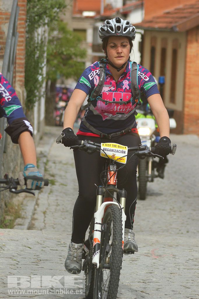 B-Pro MTB de la Mujer 2016, salida