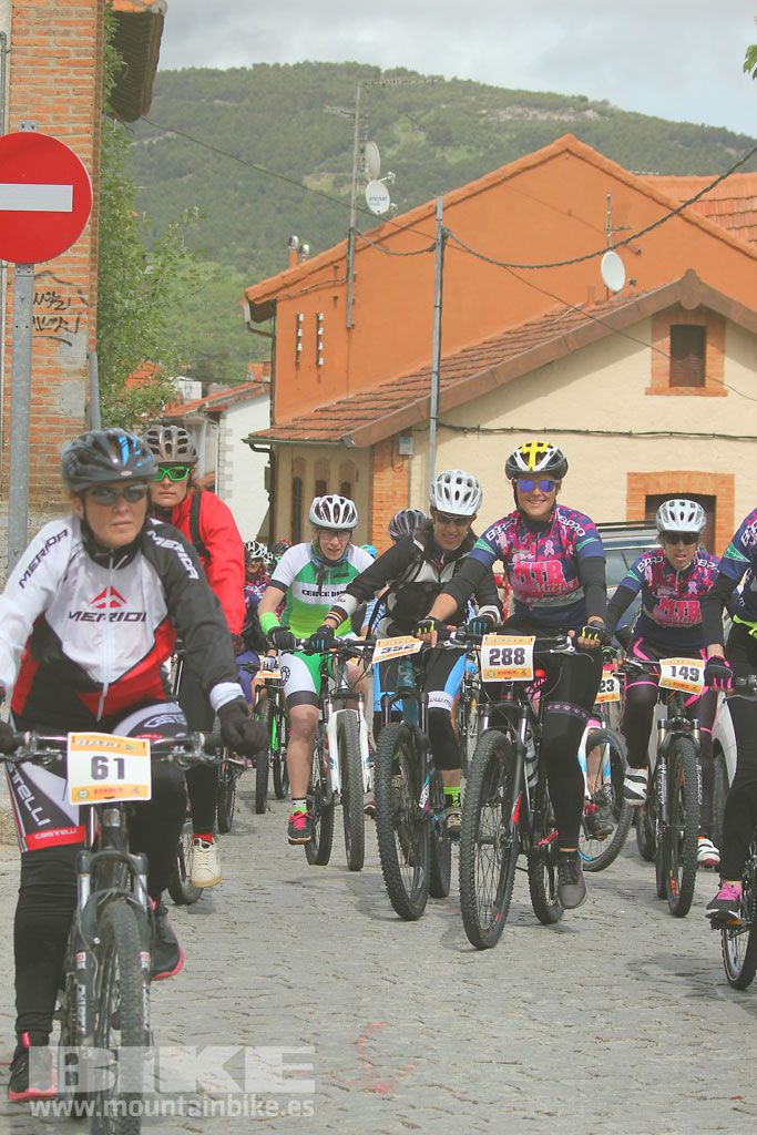B-Pro MTB de la Mujer 2016, salida