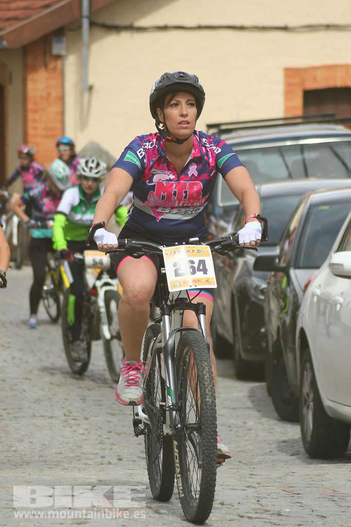 B-Pro MTB de la Mujer 2016, salida