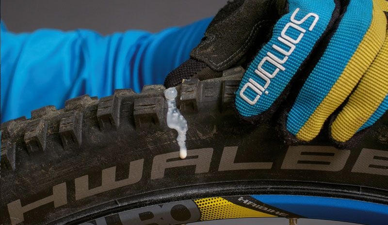 Mecánica: Repara un tubeless perforado.