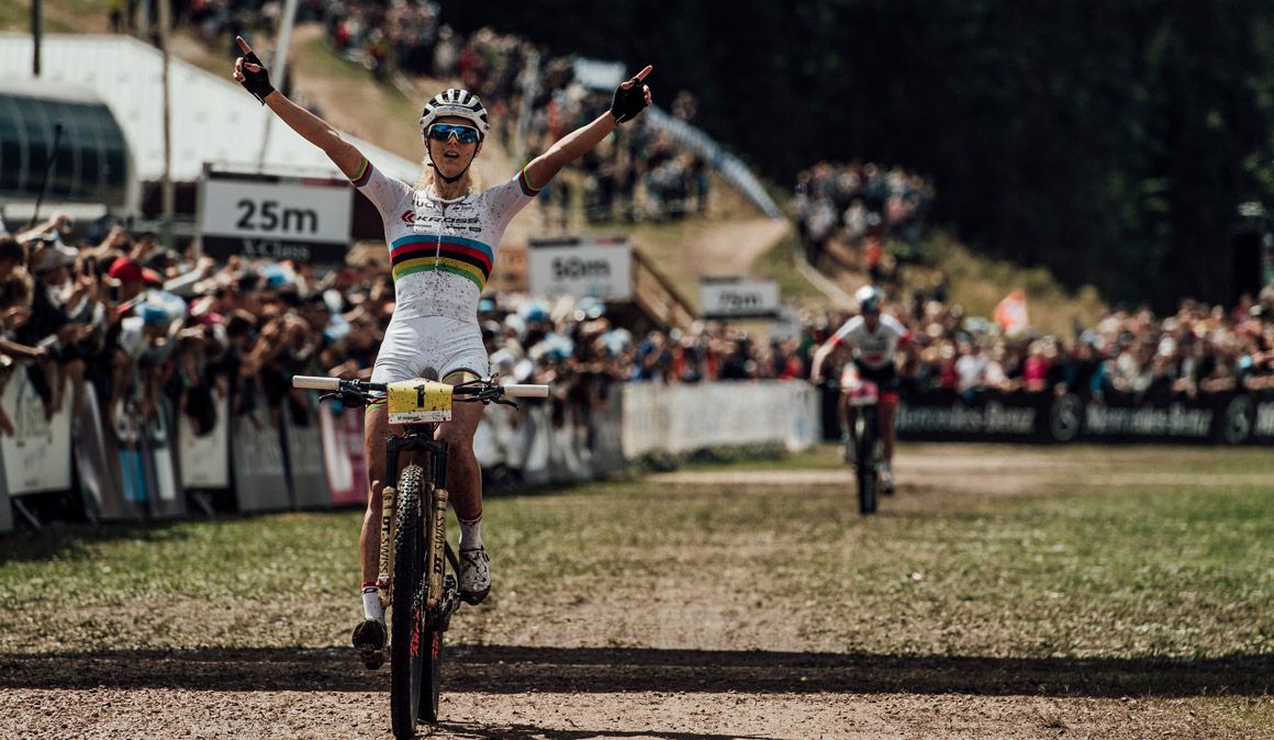 Jolanda Neff protagonizó una de las carreras más emocionantes que se recuerdan