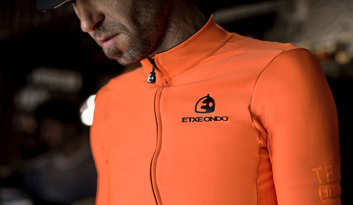 Etxeondo presenta su Maillot Dena