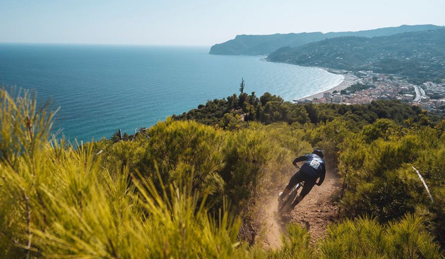 Sam Hill y Cecile Ravanel vuelven a coronarse campeones de las Enduro World Series 2018
