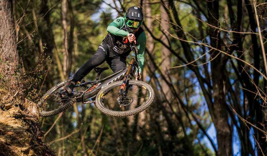 Scott DH Factory Team, nacido para el pódium 