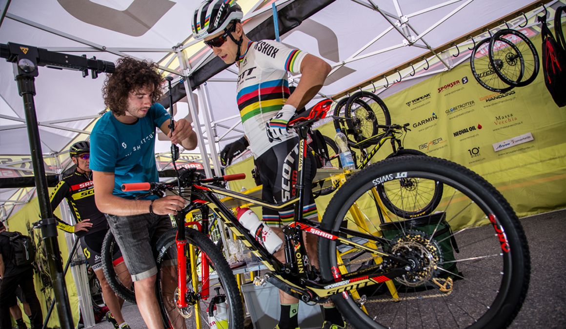 Así son los ajustes exactos de la suspensión de Nino Schurter
