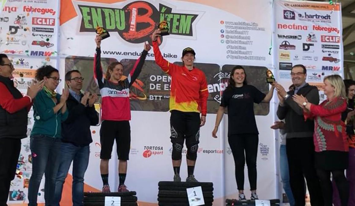 Becky Cook y Damien Oton, líderes en el Open de España de Enduro