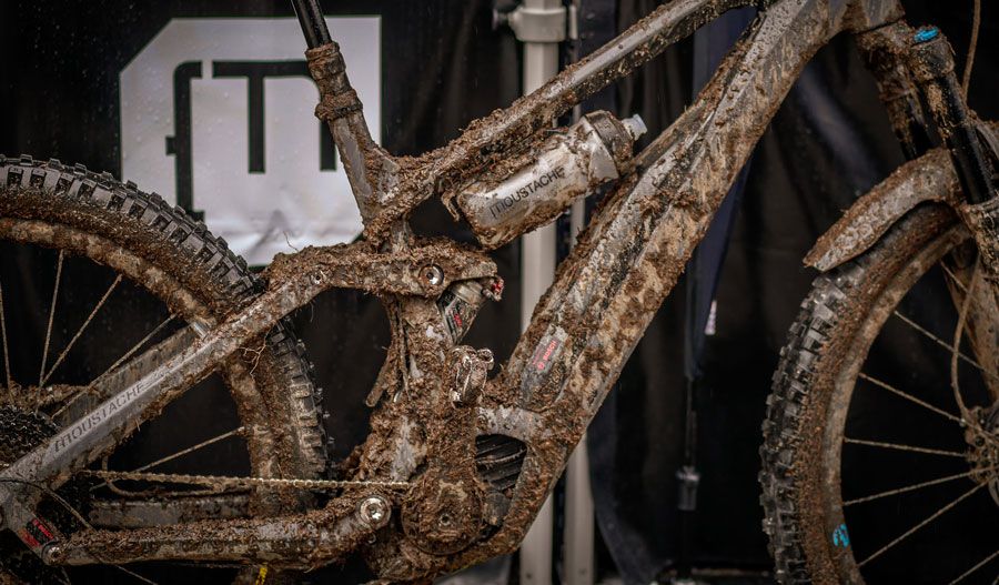 Moustache domina el Campeonato eMTB XC francés
