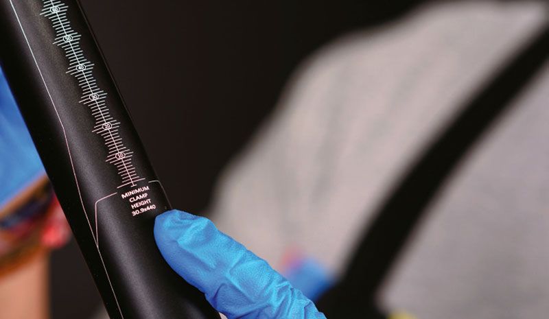 Instalación de una tija telescópica de guiado interno