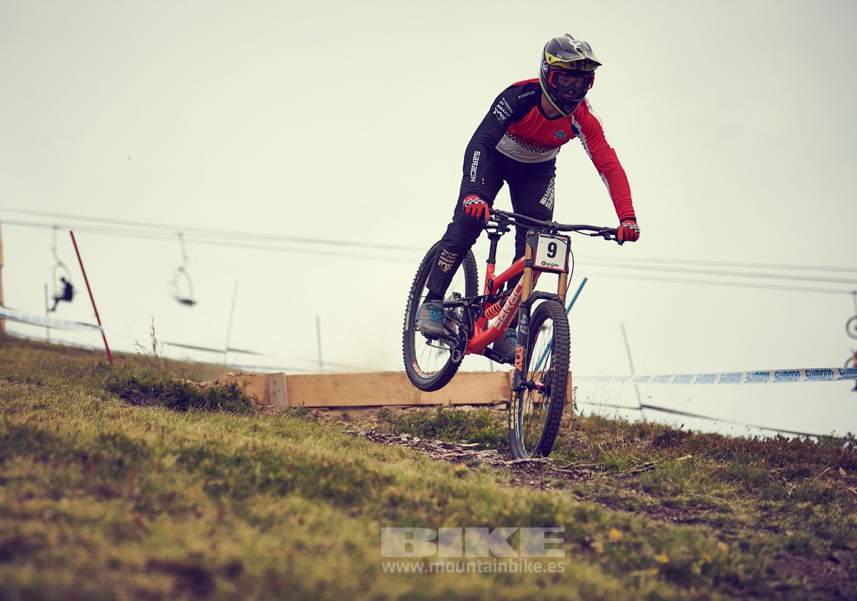 Copa del Mundo Les Gets. Entrenamientos descenso. Galeria 1