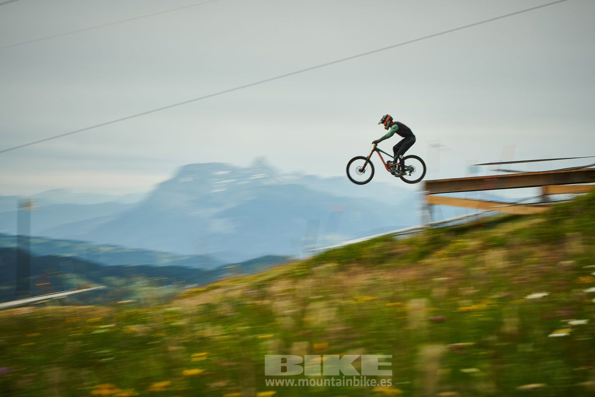 Copa del Mundo Les Gets. Entrenamientos descenso. Galeria 1