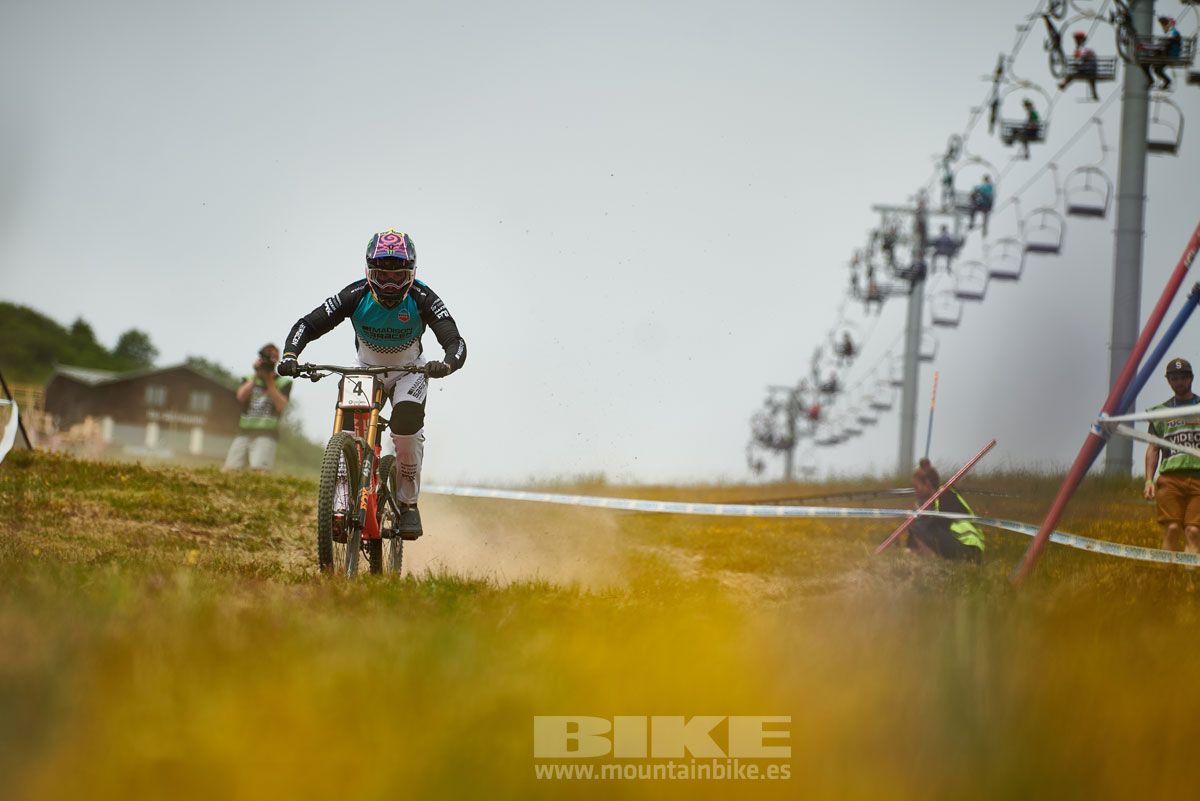 Copa del Mundo Les Gets. Entrenamientos descenso. Galeria 1