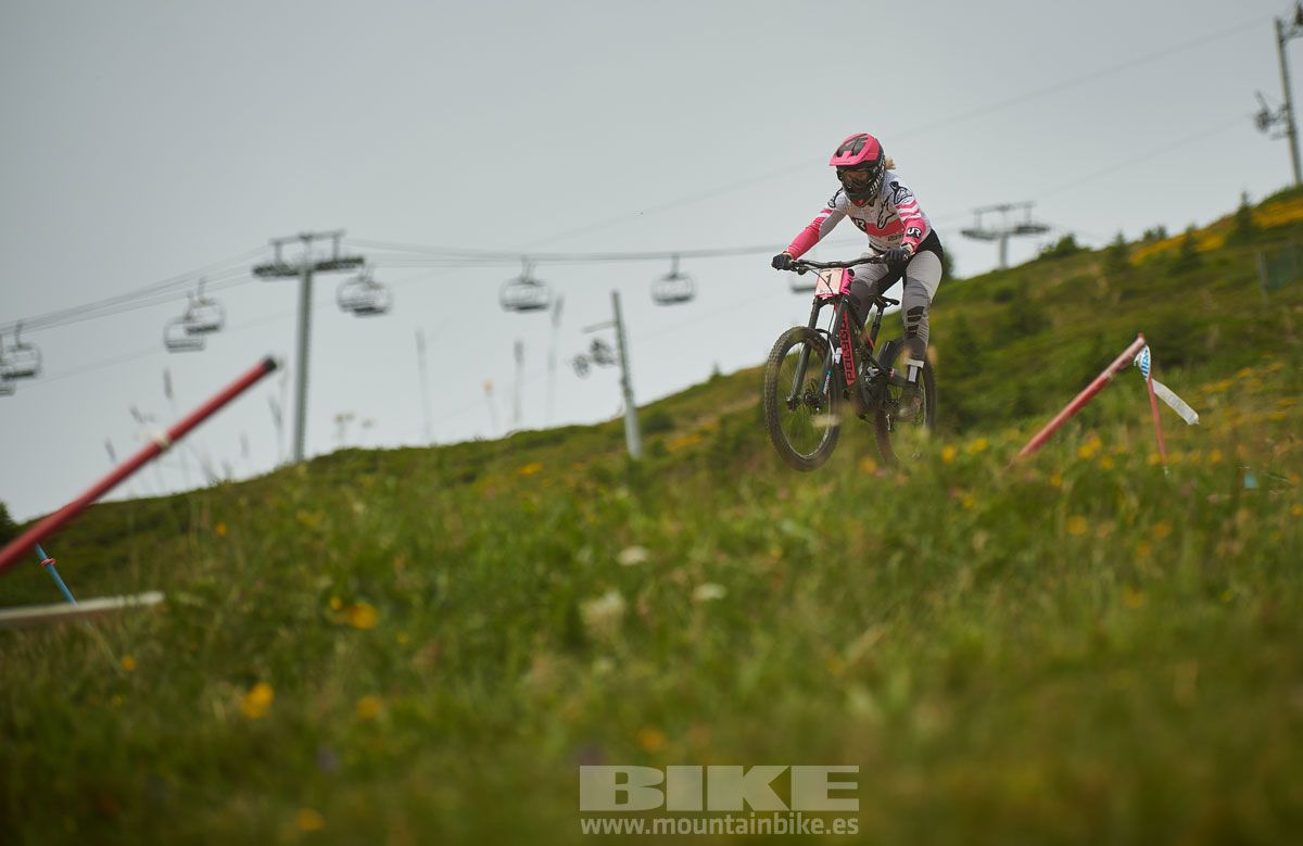 Copa del Mundo Les Gets. Entrenamientos descenso. Galeria 1