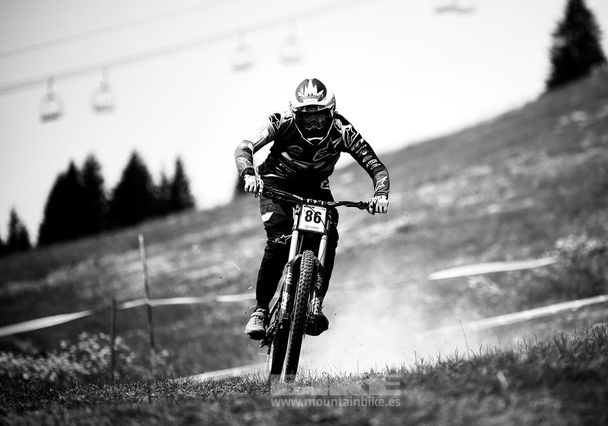 Copa del Mundo Les Gets. Entrenamientos descenso. Galeria 1