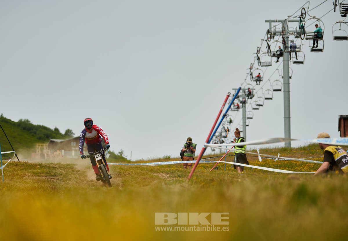 Copa del Mundo Les Gets. Entrenamientos descenso. Galeria 1