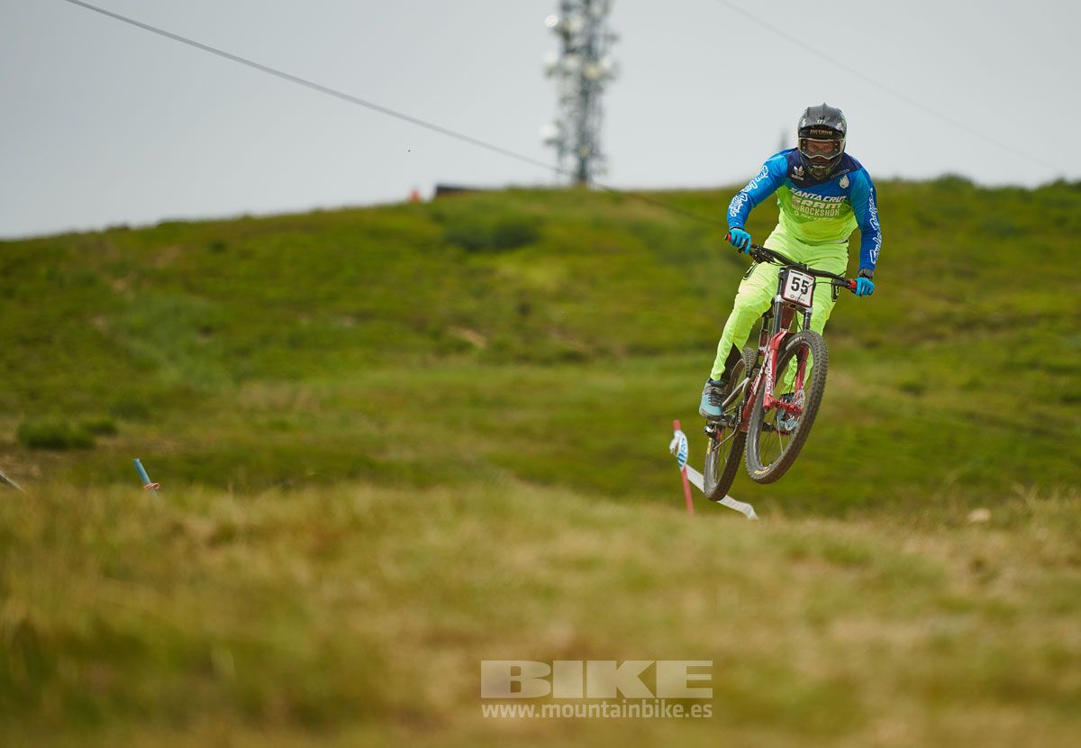 Copa del Mundo Les Gets. Entrenamientos descenso. Galeria 1