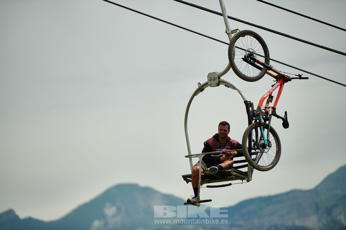 Copa del Mundo Les Gets. Entrenamientos descenso. Galeria 1