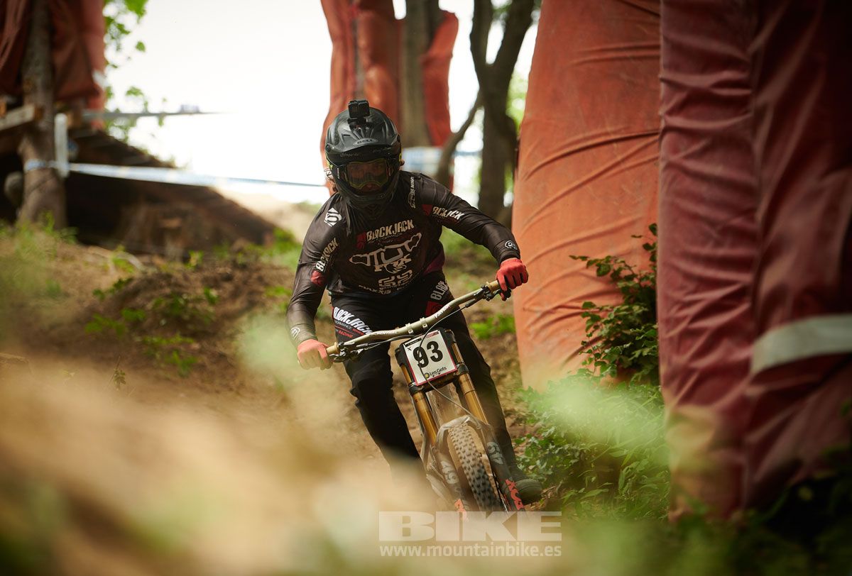 Copa del Mundo Les Gets 2019. Entrenamientos descenso. Galeria 2