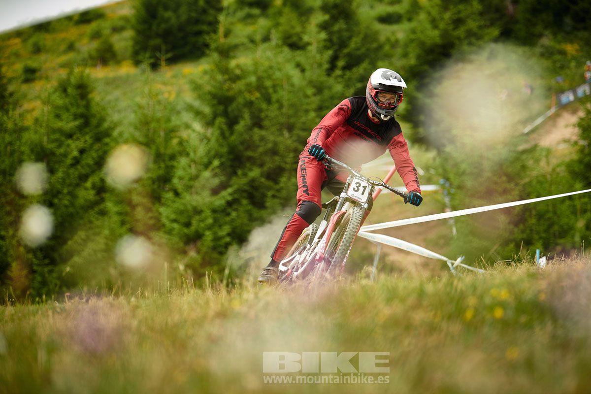 Copa del Mundo Les Gets 2019. Entrenamientos descenso. Galeria 2