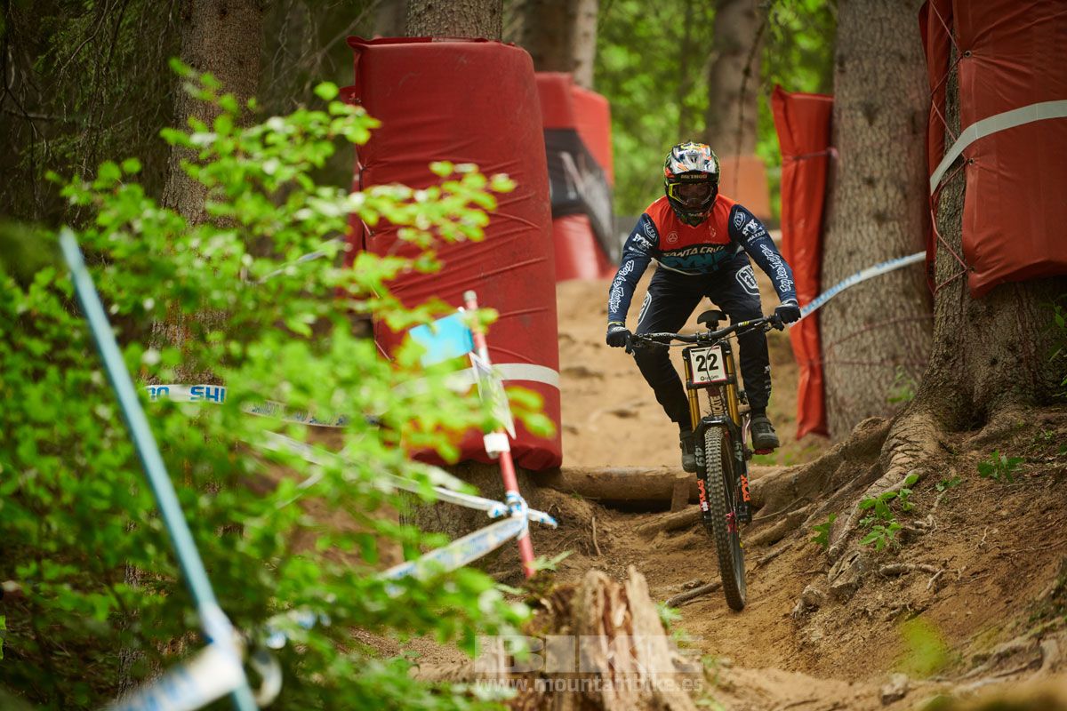 Copa del Mundo Les Gets 2019. Entrenamientos descenso. Galeria 2