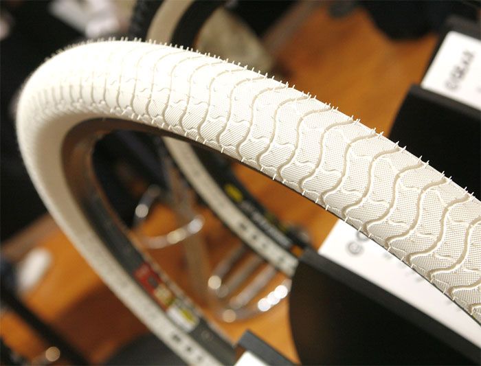 ¿VA A SER  EL BLANCO EL COLOR DE MODA EN 2008?