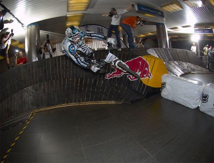 RED BULL DOWN METRO