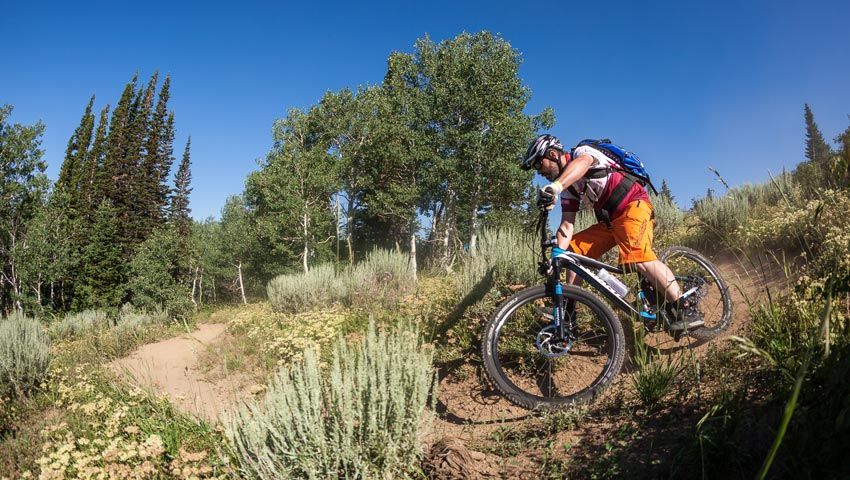 Técnica MTB: Trazar una curva cerrada