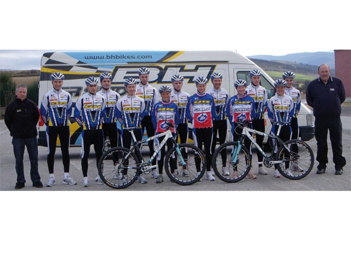 BH SUNTOUR PRESENTA SU EQUIPO
