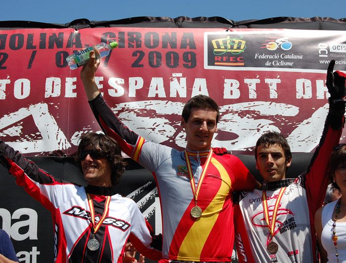 GUÀRDIA Y VICKY HERNANDEZ, CAMPEONES DE ESPAÑA GUÀRDIA Y VICKY HERNANDEZ, CAMPEONES DE ESPAÑA