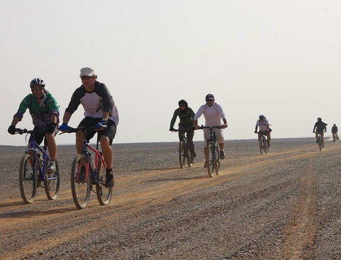 SAHARA BIKE RACE: ¡ROMPE EL MURO!