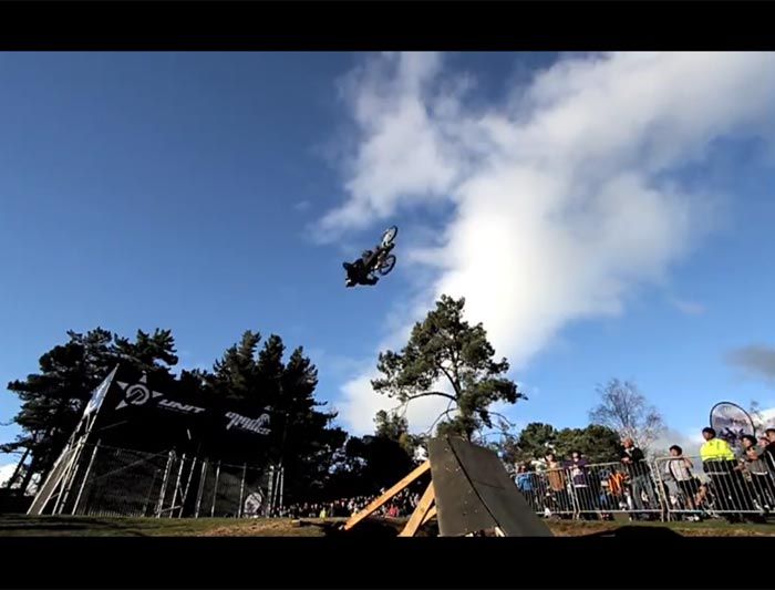 ¡TRIPLE BACKFLIP!