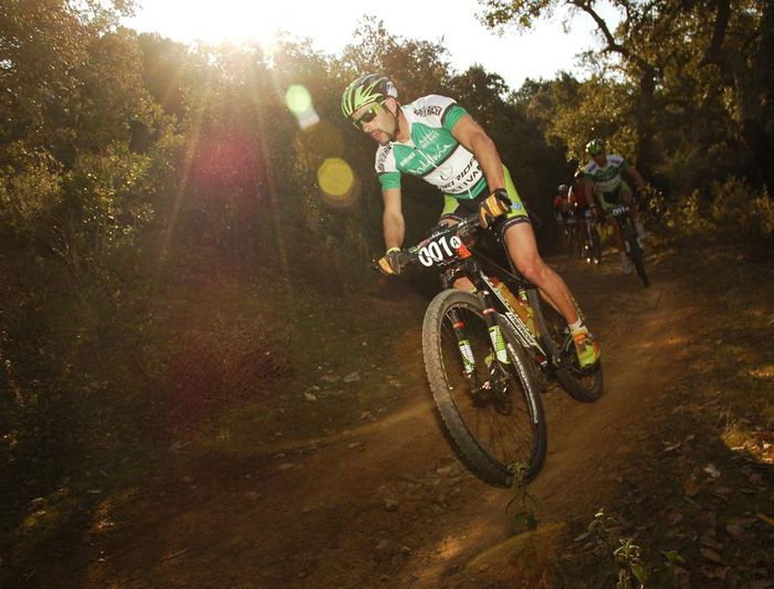 HERMIDA Y VAN HOUTS SIGUEN LÍDERES