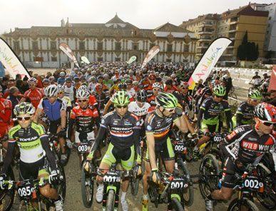 HERMIDA Y VAN HOUTS, PRIMEROS LÍDERES 