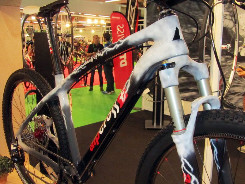 Alpcross lanza un programa de pintura “custom”