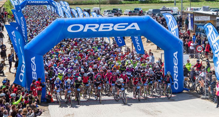 6000 bikers por el desierto hacia la meta prometida