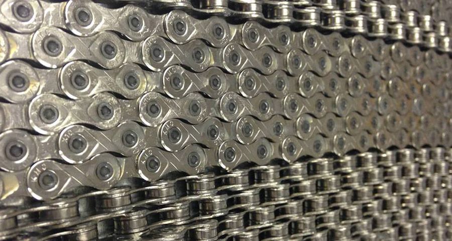 Cadenas KMC bañadas en Squirt Lube
