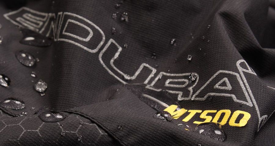 Pedaleando bajo la lluvia