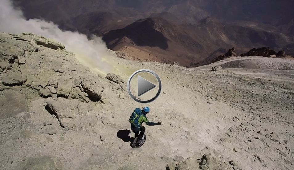 Impresionante descenso en monociclo desde más de 5.700 m