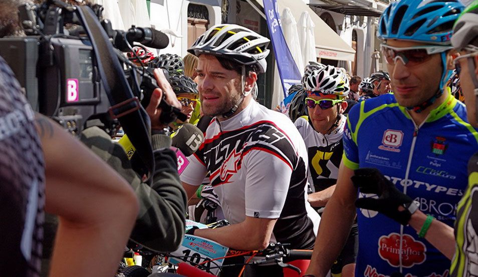 Carlos Checa estará en la Vuelta a Ibiza 2015