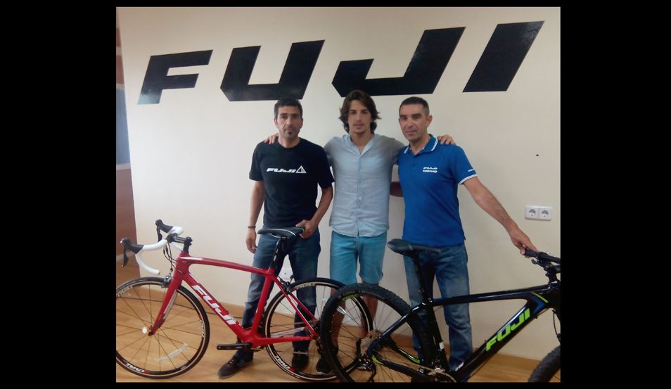 Roberto Merhi y Fuji
