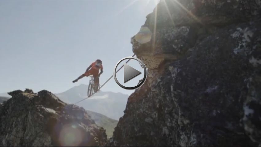 Vídeo: Kenny Belaey, slackline sobre la bici