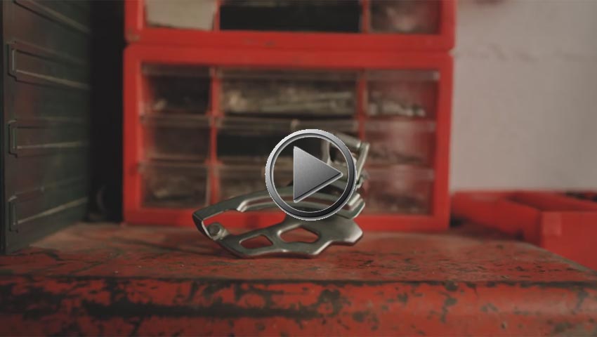 Vídeo: SRAM se despide del desviador con sentido del humor