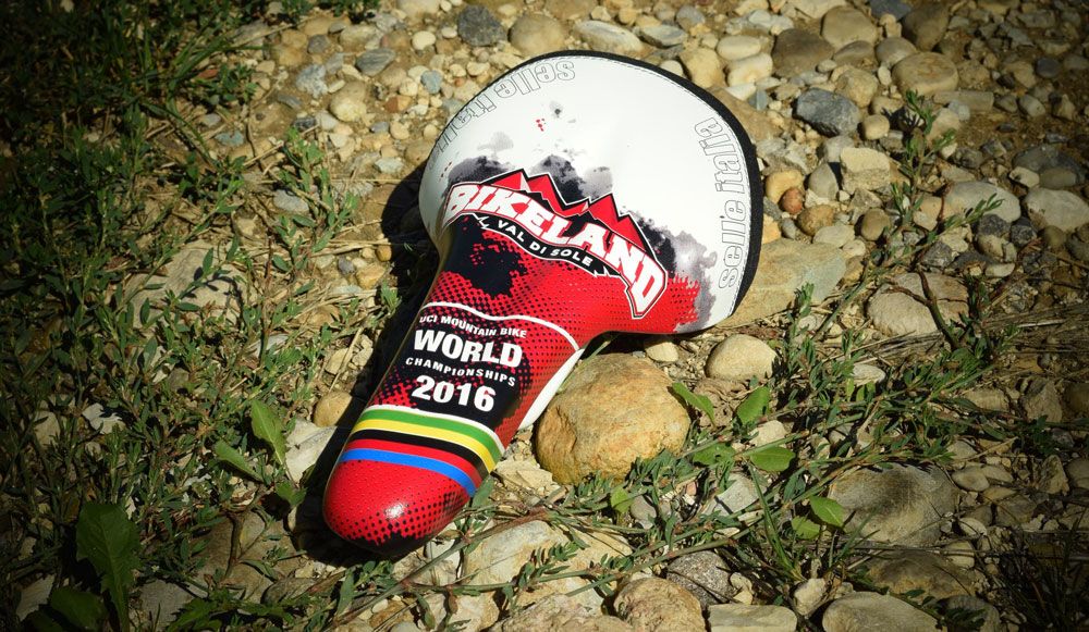 Sillín Nepal edición limitada UCI MTB