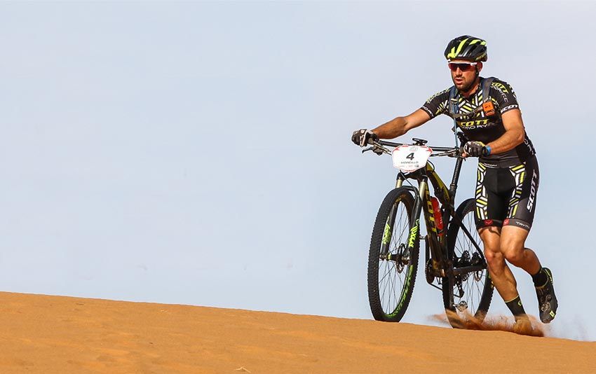 Taymory sortea una inscripción a la Titan Desert