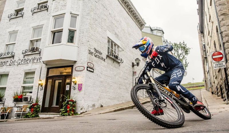 Vídeo: RedBull vacía Quebec.