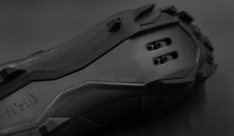 Infinito X1, la zapatilla de Fi'zi:k de alto rendimiento.
