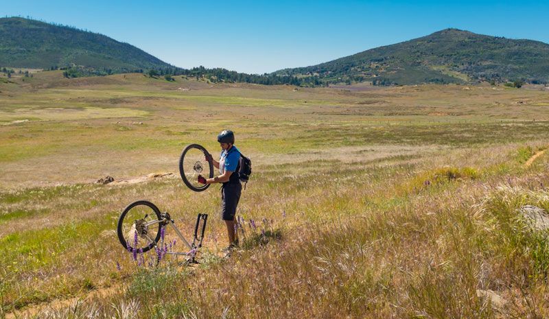 Si pinchas la rueda de tu bici hay que tener un plan, o tres...
