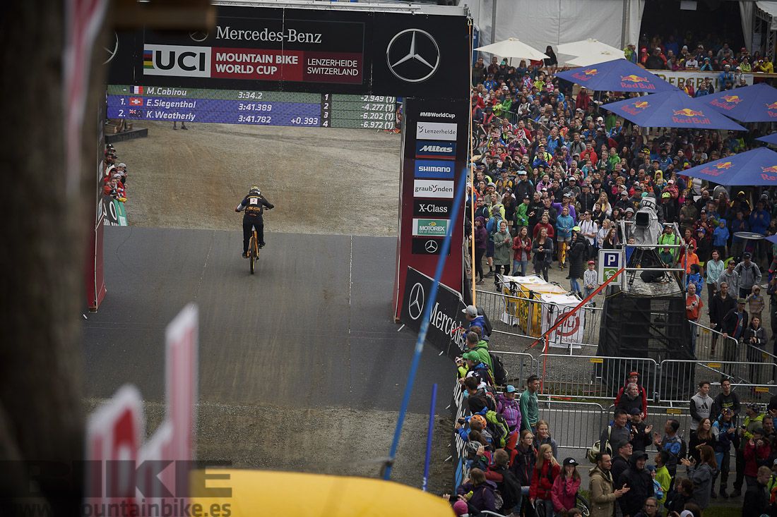 Zona de la meta del descenso en la prueba UCI de Lenzerheide 2019.