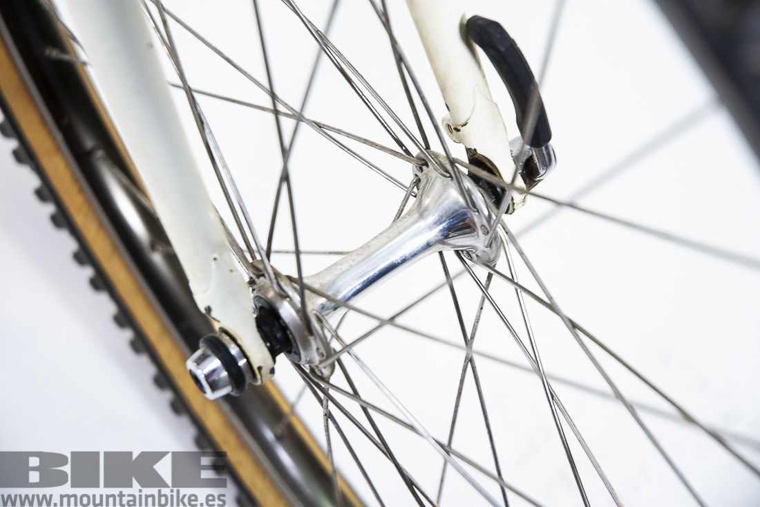 La horquilla delantera era uno de los puntos donde Specialized aplicaba el Direct Drive. La horquilla delantera era uno de los puntos donde Specialized aplicaba el Direct Drive.