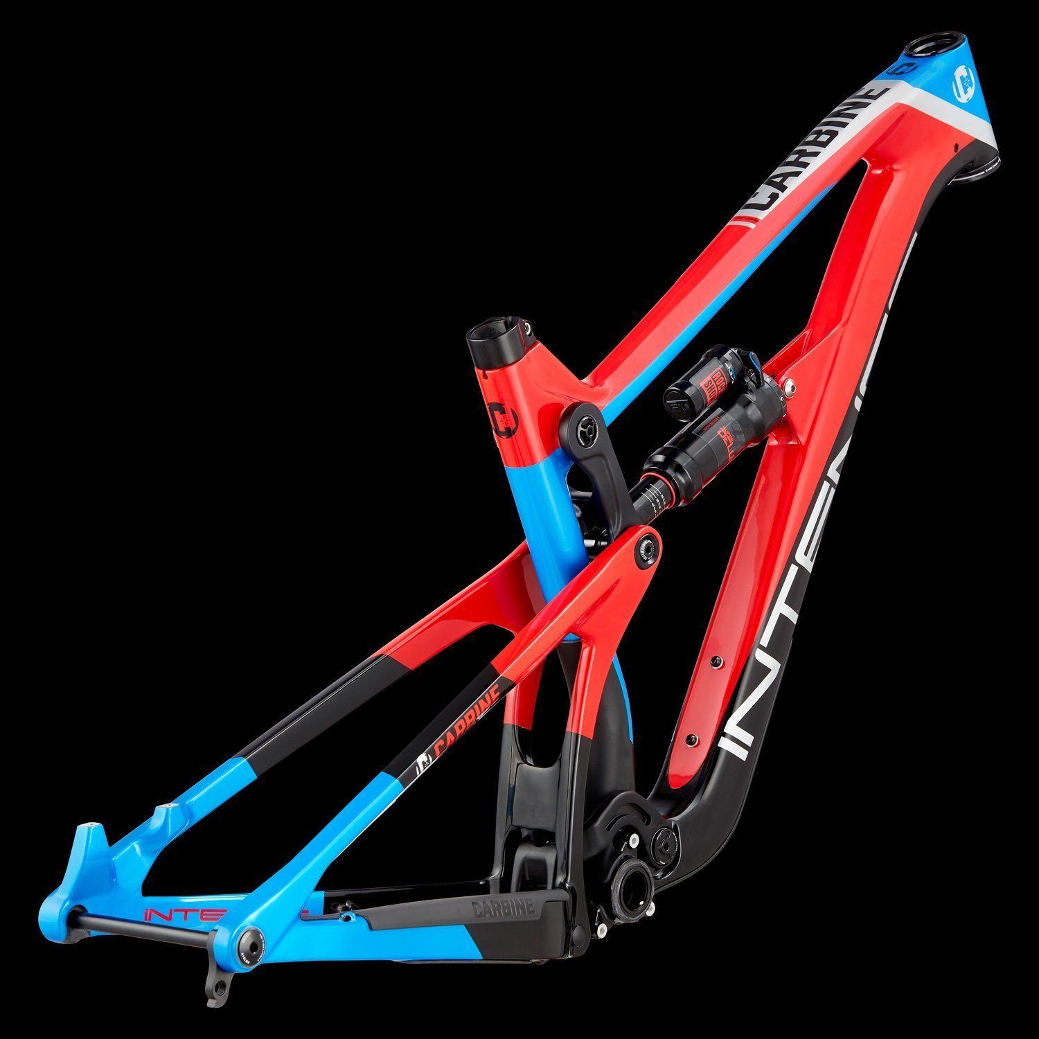 Cuadro al desnudo de la Intense Carbine 2019 disponible por 2.999 euros y te llevas una Ohlins RFX 29" sin cargo. 