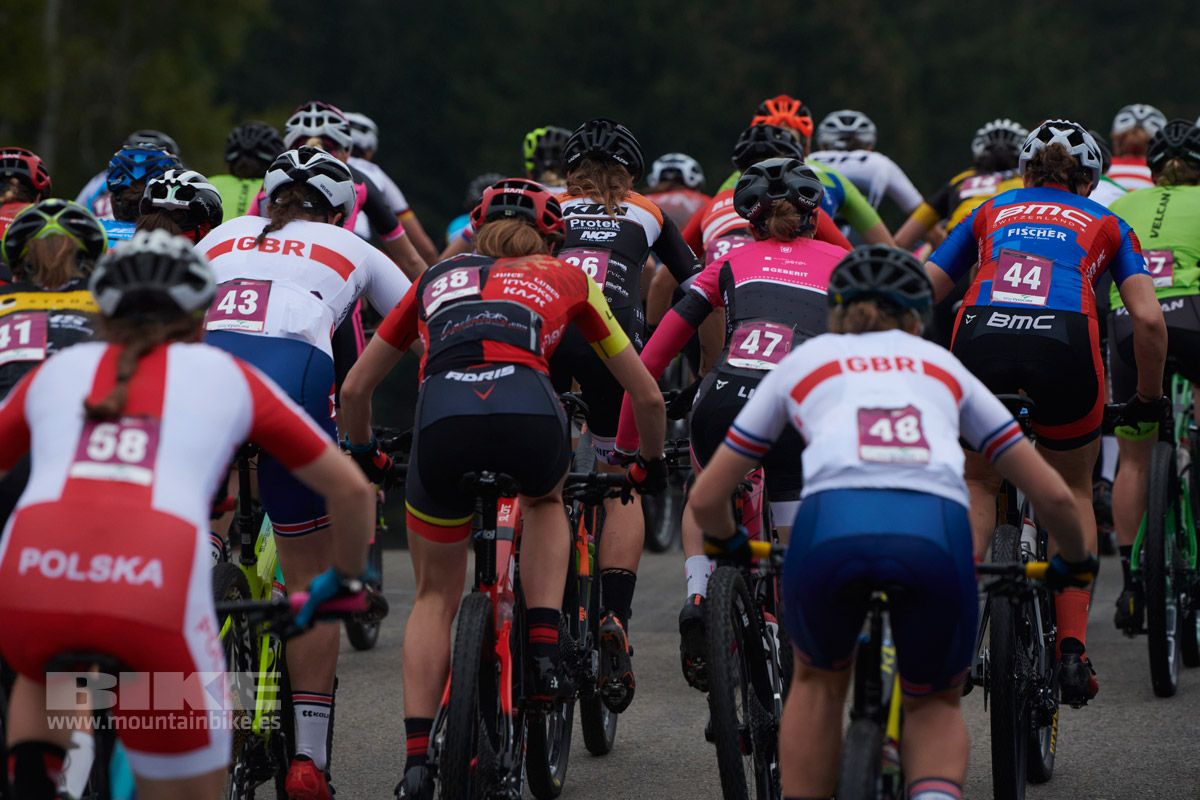 La acción ha vuelto por fin con la celebración de la UCI Mountain Bike World Cup en una semana intensa de competiciones en Nove Mesto (República Checa).
